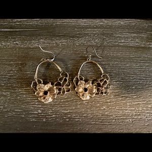 Gold earrings with purple stone